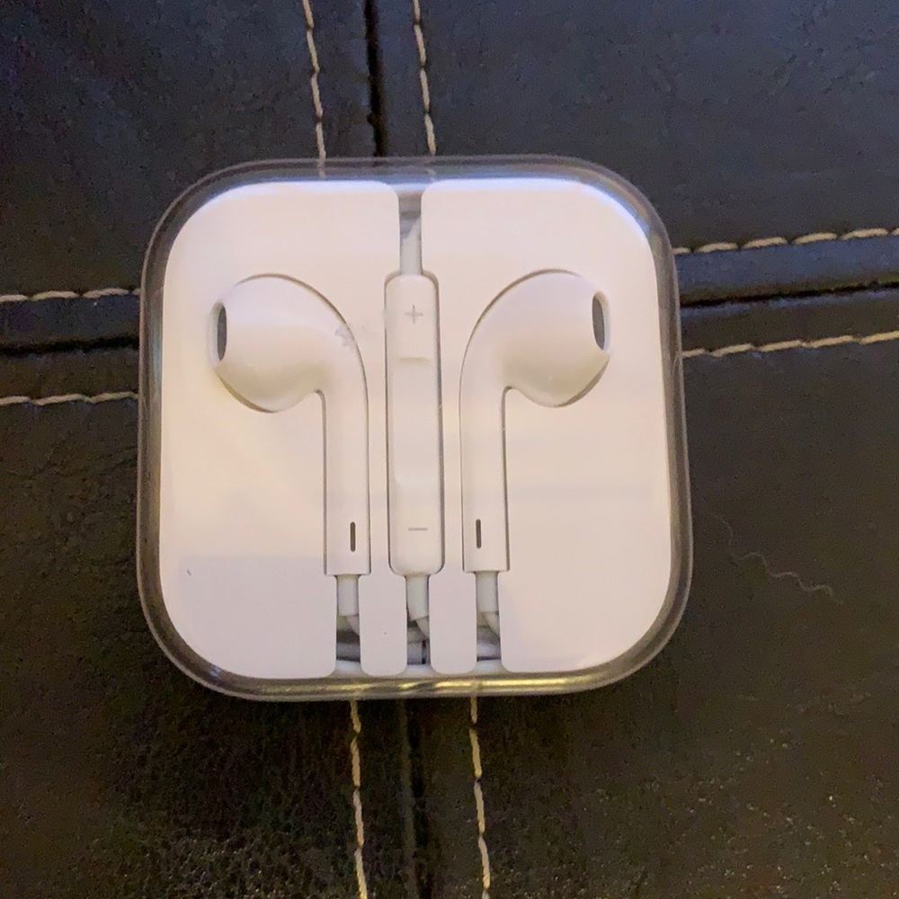 Apple earphones, Not used